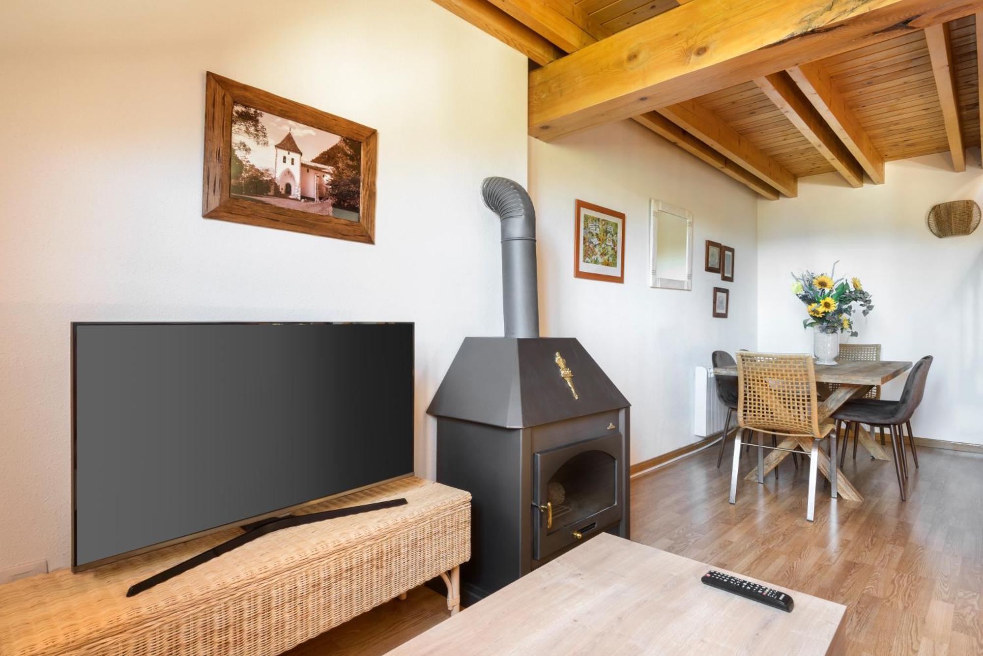 Atico Abuhardillado I Aire Acondicionado L Centrico L Garaje L Trastero I Wifi Apartment Biescas  Ngoại thất bức ảnh