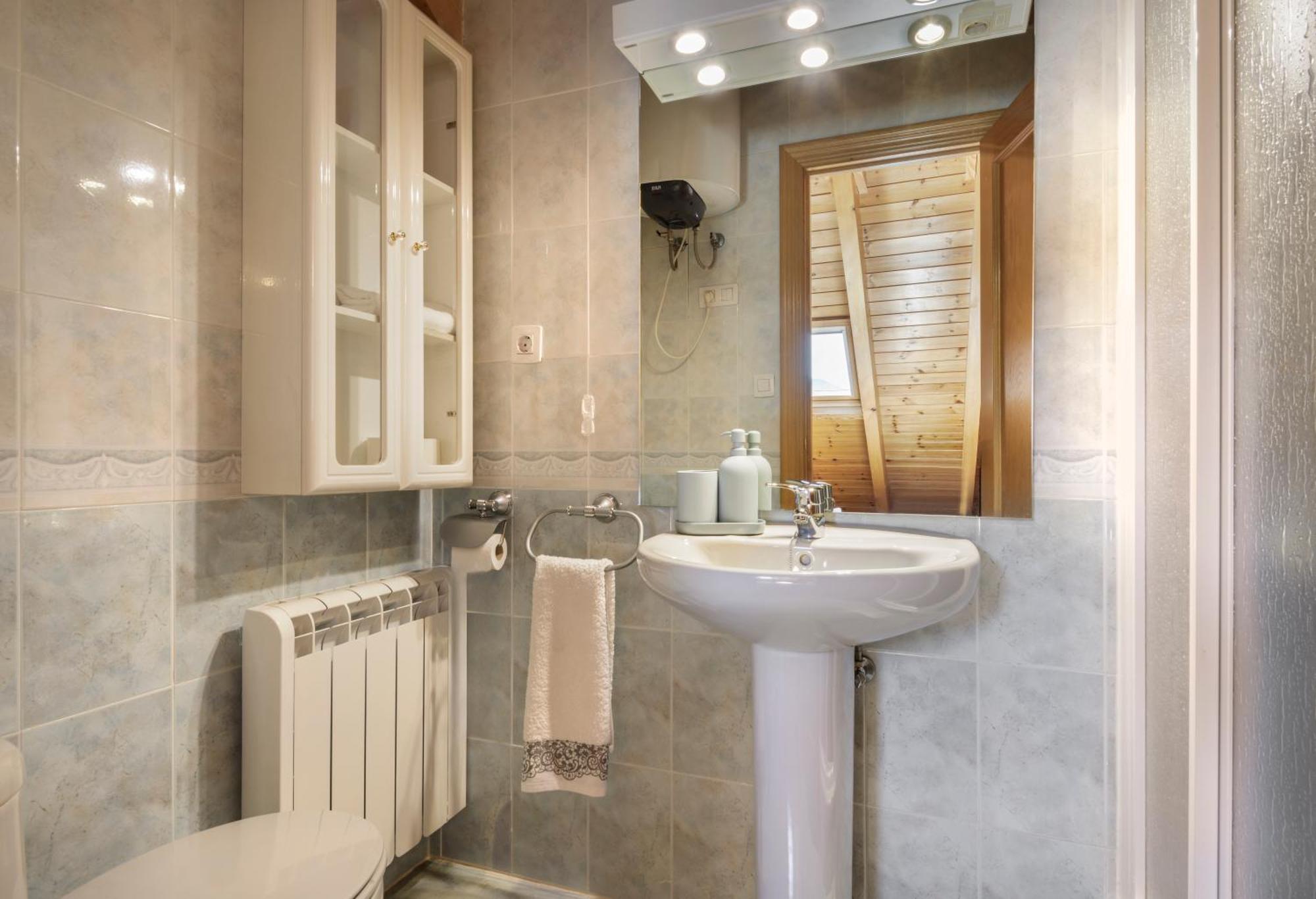 Atico Abuhardillado I Aire Acondicionado L Centrico L Garaje L Trastero I Wifi Apartment Biescas  Ngoại thất bức ảnh